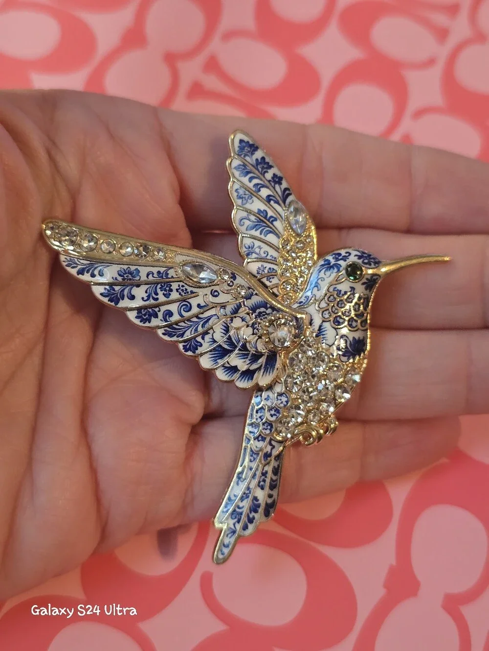 Beautiful Hummingbird Brooch NEW